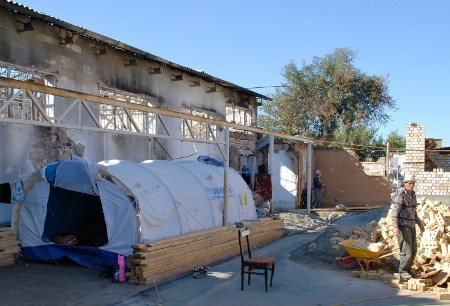 FN:s flyktingorgan UNHCR har i samarbete med franska ACTED  bidragit med nödbostäder