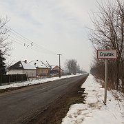 I byn Érpatak tas barn ifrån fattiga romer som inte följer ”ordningen”. Modellen blir nu politik i samhällen som styrs av Jobbik.