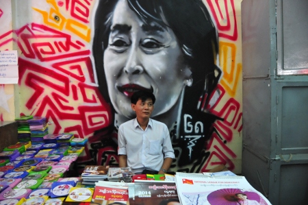  Aung San Suu Kyi kommer att bli hårdare granskad när hon inleder sin kampanj för att överta regeringsmakten i det val som ska hållas i Burma nästa år.