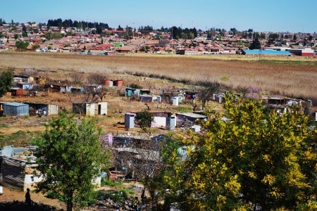 I Soweto utanför Johannesburg bor cirka två miljoner människor.