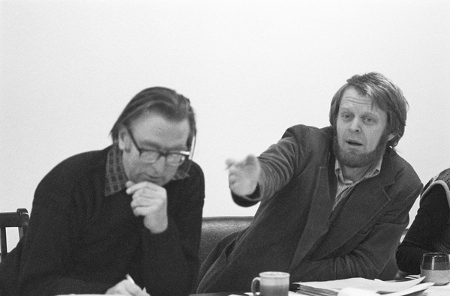 Thomas Hammarberg (till höger) och Martin Ennal, Amnestys dåvarande generalsekreterare, på ett möte 1978.