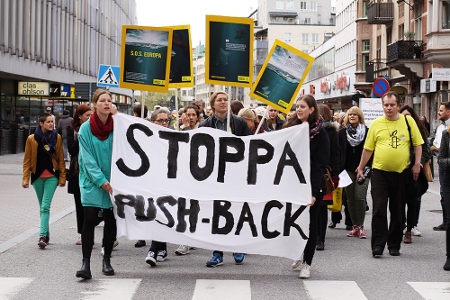 Amnesty gick på lördagskvällen ut och demonstrerade på Malmös gator.
