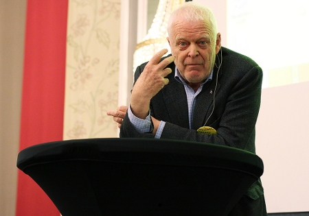 Thomas Hammarberg var ordförande för svenska Amnestysektionen 1970-1974. Under 1980-1986 var han Amnesty Internationals generalsekreterare. År 2006-2012 var han Europarådets kommissionär för mänskliga rättigheter.