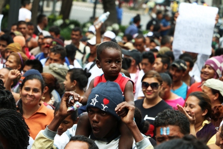 Bland migranterna, som främst kommer från Honduras, Guatemala och El Salvador, finns många barn. En del reser ensamma, andra tillsammans med sina föräldrar.