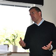 Gregor Noll och Mikael Ribbenvik diskuterade ålderbedömningar av ensamkommande flyktingbarn. Gregor Noll och Mikael Ribbenvik diskuterade ålderbedömningar av ensamkommande flyktingbarn.