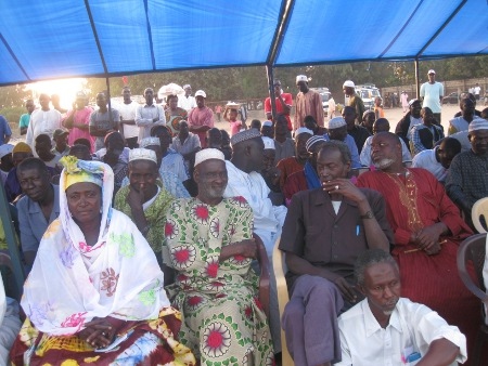 Oppositionsanhängare vid ett möte i Gambia. Aktivister och lokala politiker upplever stor brist på politisk frihet i Gambia.