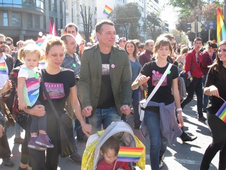 Filmregissören Srdjan Dragojevic, som bland annat gjort filmerna Paraden (Parada) och Flammande byar (Lepa sela lepo gori), deltog med fru och barn.