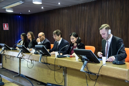 Neval Bilici och Hanna Zeland från arbetsmarknadsdepartementet, José Xavier Samaniego, UNHCR, Javier Miranda, sekreterare för mänskliga rättigheter hos Uruguays president, Sveriges ambassadör Gufran Al-Nadaf och Oskar Ekblad från Migrationsverket.