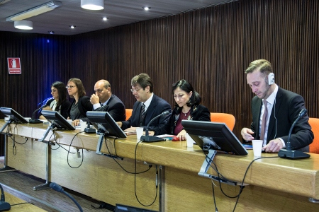 Neval Bilici och Hanna Zeland från arbetsmarknadsdepartementet, José Xavier Samaniego, UNHCR, Javier Miranda, sekreterare för mänskliga rättigheter hos Uruguays president, Sveriges ambassadör Gufran Al-Nadaf och Oskar Ekblad från Migrationsverket.  