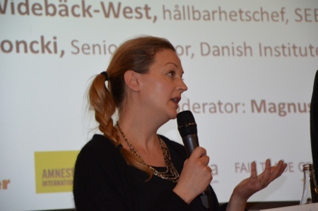 Amanda Jackson, hållbarhetschef på Swedbank, menar att bankens resultat delvis kan förklaras med bristande kommunikation. 