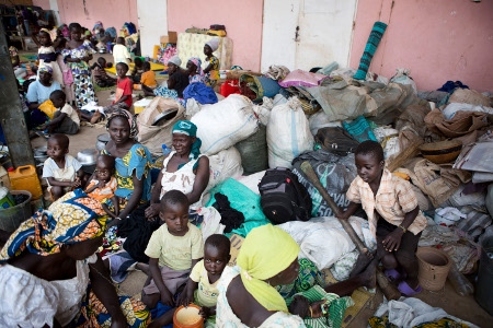 En grupp människor från Madagali i Adamawa state har nyligen anlänt till ett flyktingläger i Yola efter de gömt sig undan Boko Haram i i bergen i flera månader. Den lilla staden Yola är vanligen hem åt cirka 330 000 invånare men har idag 16 flyktingläger och internflyktingar som tillsammans hyser öv