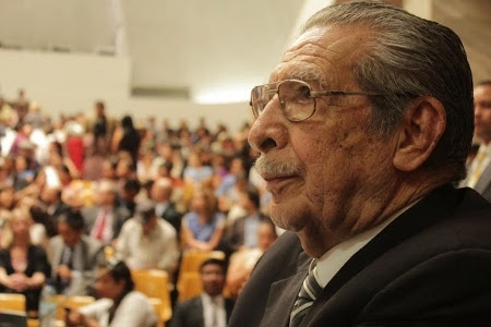 José Efraín Ríos Montt under den historiska folkmordsrättegången 2013. I år har gjorts ett nytt försök att öppna processen men det slutade i förvirring då den åtalade åberopade sjukdom.