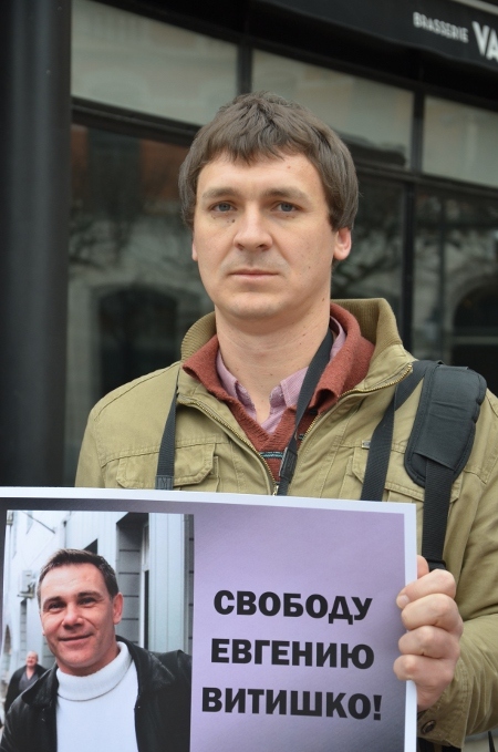 Samvetsfången och miljöaktivisten Jevgenij Vitisjko (plakatet) dömdes till ett treårigt fängelsestraff efter att ha kritiserat OS i Sotji.