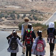 Att eskortera palestinska skolbarn var en av arbetsuppgifterna. 