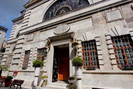 En bevarad armenisk kyrka i centrala Istanbul. De flesta armeniska byggnaderna i Turkiet förstördes under folkmordet eller under de efterföljande åren.