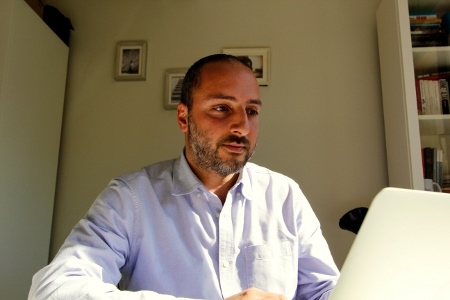 Hayko Bağdat skriver krönikor och artiklar i både turkiska och armeniska tidningar.