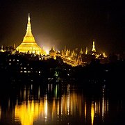 Shwedagon-pagoden i Rangoon är en viktig symbol för buddhister i Burma. Foto: Flora Bagenal/AI