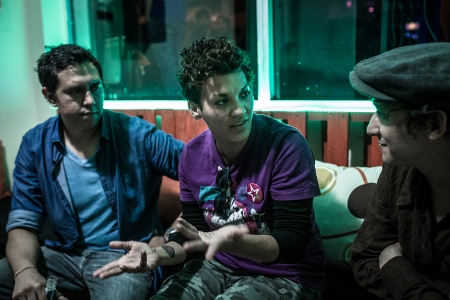 På en hbt-vänlig bar i huvudstaden Tegucigalpa sitter Melissa Quijada tillsammans med några vänner. De kommer alla från huvudstadens medelklass.