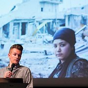 Joakim Medin visade bilder på soldater i YPJ, de kvinnliga försvarsenheterna i Rojava, de kurdiska områdena i Syrien. Det handlade om soldater som senare stupat i kampen mot IS.