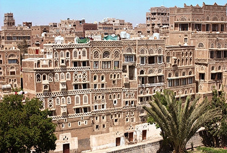 PÅ MIN GATA. Utsikt från Tanja Holms lägenhet i gamla stan i Sanaa, Jemens huvudstad.