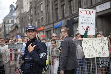 Motdemonstranterna var i år få till antalet och enligt uppgift ska tre personer ha gripits för äggkastning mot Pride..