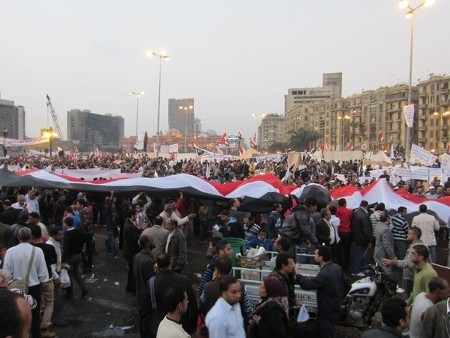 Under tiden efter Mubaraks avgång fanns en livlig politisk debatt i Egypten. Här en protest på Tahrir-torget i Kairo i november 2012 där deltagarna protesterar mot president Muhammad Mursi och Muslimska brödraskapets regering.