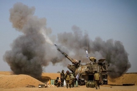 Israelisk artilleribeskjutning mot Gaza den 1 augusti 2014.