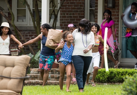 Jillian Estell och Octavia Spencer i ”Black or White”.