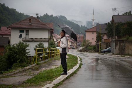 Den 11 juli 2015 kommer världen att uppmärksamma folkmordet i den lilla staden Srebrenica sommaren 1995. Bahrudin Jelkic på huvudgatan i Srebrenica.