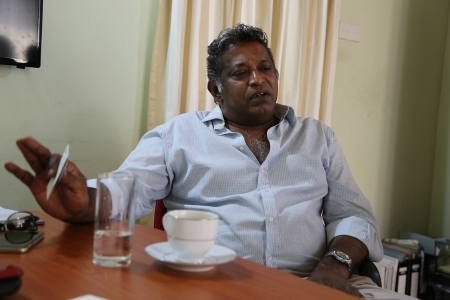 Paikiasothy Saravanamuttu vid Centre for Policy Alternatives har länge verkat för mänskliga rättigheter och politisk lösning på landets etniska konflikt.