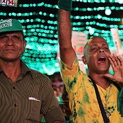 Supportrar till Ranil Wickremesinghes UNP firar på förhand i Colombo.