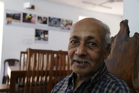 Redaktören M.V. Kananamaylnathan vid tidningen Uthayans kontor i Jaffna. Redaktionen och journalisterna har utsatts för ständiga attacker.