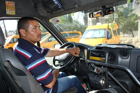 Sedan Hatam Abu Ziyada sparkades från sitt arbete på Zarfati Garage i den israeliska bosättningen Ma’ale Adumim kör han kollektivtaxi i Ramallah 15 timmar om dagen, alla veckans dagar. Hans dagslön är 70 shekel.