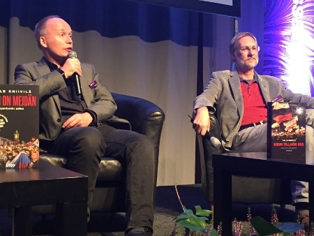 Kalle Kniivilä och Peter Johnsson i samtal.