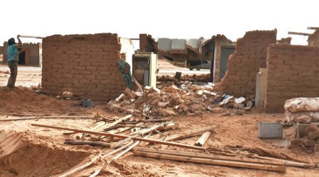 Sahariska Röda halvmånen beräknar att hundratals hus har förstörts eller skadats i flyktinglägren i Tindouf.