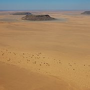 Flygfoto över Västsahara i området mellan Smara och Mehaires