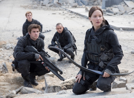 Liam Hemsworth, som Gale Hawthorne, Sam Clafin (Finnick), Evan Ross, (Messalia) och förstås Jennifer Lawrence som Katniss Everdeen.