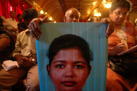  Sex år efter att vapnen tystnat i Sri Lanka är tiotusentals människor fortfarande försvunna.