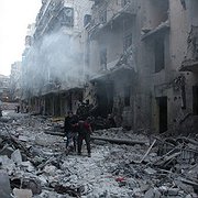 Rebellkontrollerade områden i Aleppo utsätts för regimens attacker. Vid en missilattack mot stadsdelen Salahideen den 3 april 2015 dödades fem personer.