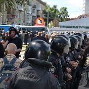 25 maj 2013 var en historisk dag i Kiev. Då hölls den första Pride-manifestationen någonsin i Kiev. 500 poliser skyddade cirka 50 demonstranter från motdemonstranter som försökte gå till attack. 21 motdemonstranter greps och tolv av dem åtalades för huliganism.