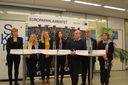 Linnéa Engström (Europaparlamentariker MP), Marita Ulvskog (Europaparlamentariker S), Sofia Damm (riksdagsledamot KD), Hannah Laustiola (Amnesty), Ola Larsmo (ordförande i svenska PEN), Mohammad Fazlhashemi (professor vid Uppsala universitet) och Bitte Hammargren(Journalist och författare)