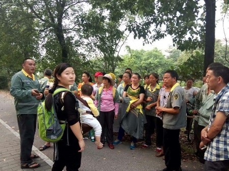 Allt fler grips i Kina. Arbetaraktivisten Zhu Xiaomei i provinsen Guandong greps den 4 december 2015. Hon är misstänkt för ”att ha samlat en folkmassa för att störa social ordning”. Den 2 februari frigavs hon mot borgen.