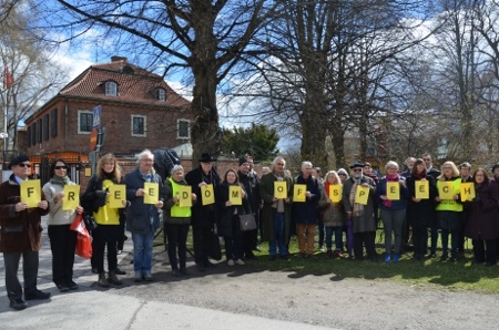 Manifestationen till stöd för de turkiska journalisterna Can Dündar och Erdem Gül arrangerades av Svenska PEN, Amnesty, Journalistförbundet, Reportrar utan gränser och Svenska stödkommittén för mänskliga rättigheter i Turkiet.