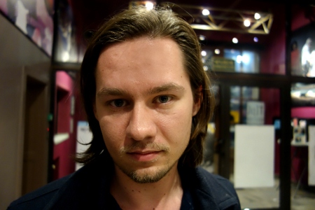 Nästan ingen av dem som kritiserade ”Döden och flickan” såg pjäsen, menar teaterbesökaren Daniel Imiolek.