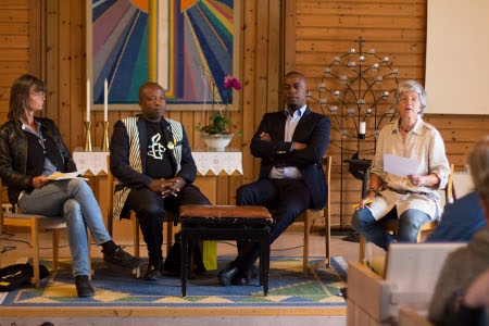 Gunilla Odin, Amnestyfonden, Justine Ijeomah från Nigeria, Jimmy Sserwadda, Uganda och Andrea Bodekull, Amnesty på ett seminarium under årsmötet.