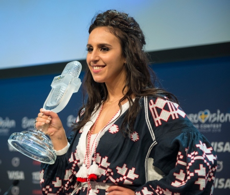 Den ukrainska sångerskan Jamala vann Eurovision med sin sång ”1944” och nästa års tävling kommer att hållas i Ukrainas huvudstad Kiev.