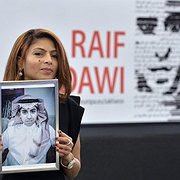 Ensaf Haidar i Europaparlamentet den 16 december 2015 då hon hämtade Sacharovpriset åt sin fängslade make Raif Badawi. 