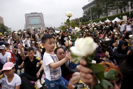 Taiwan chockades i mars när en man attackerade en 4-årig flicka som slets av en cykel och fick halsen avskuren. Demonstranter samlades i Taipeh för att kräva att mördaren avrättas. 