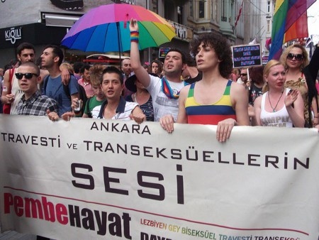 Pride i Istanbul har samlat tiotusentals deltagare. Här en bild från 2011.