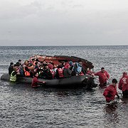 Flyktingar och migranter anländer till den grekiska ön Lesbos i januari 2016.